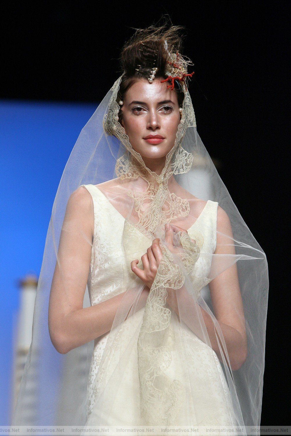 BCN10MAY011.- Barcelona Bridal Week - Victorio & Lucchino Coleccin 2012