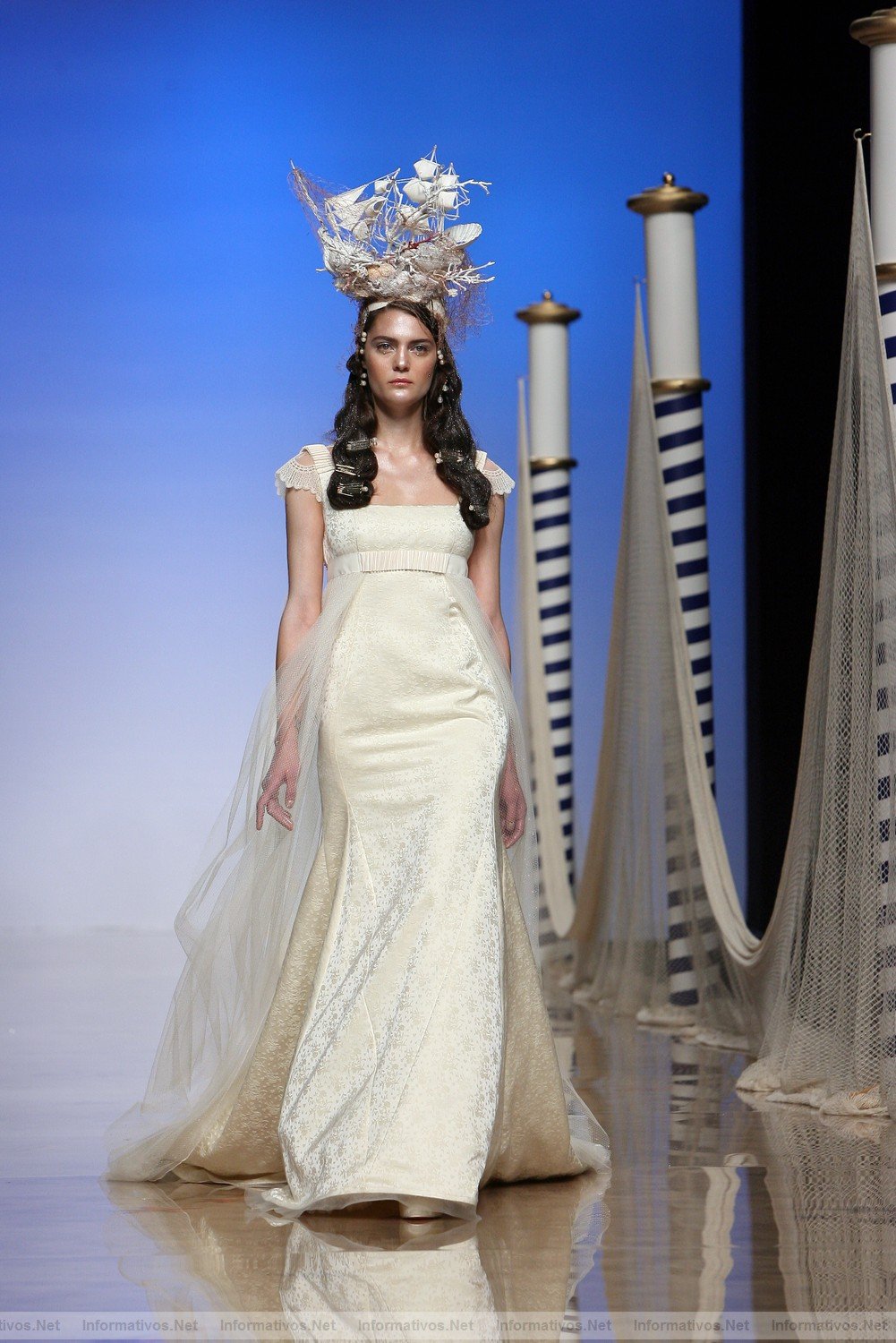 BCN10MAY011.- Barcelona Bridal Week - Victorio & Lucchino Coleccin 2012