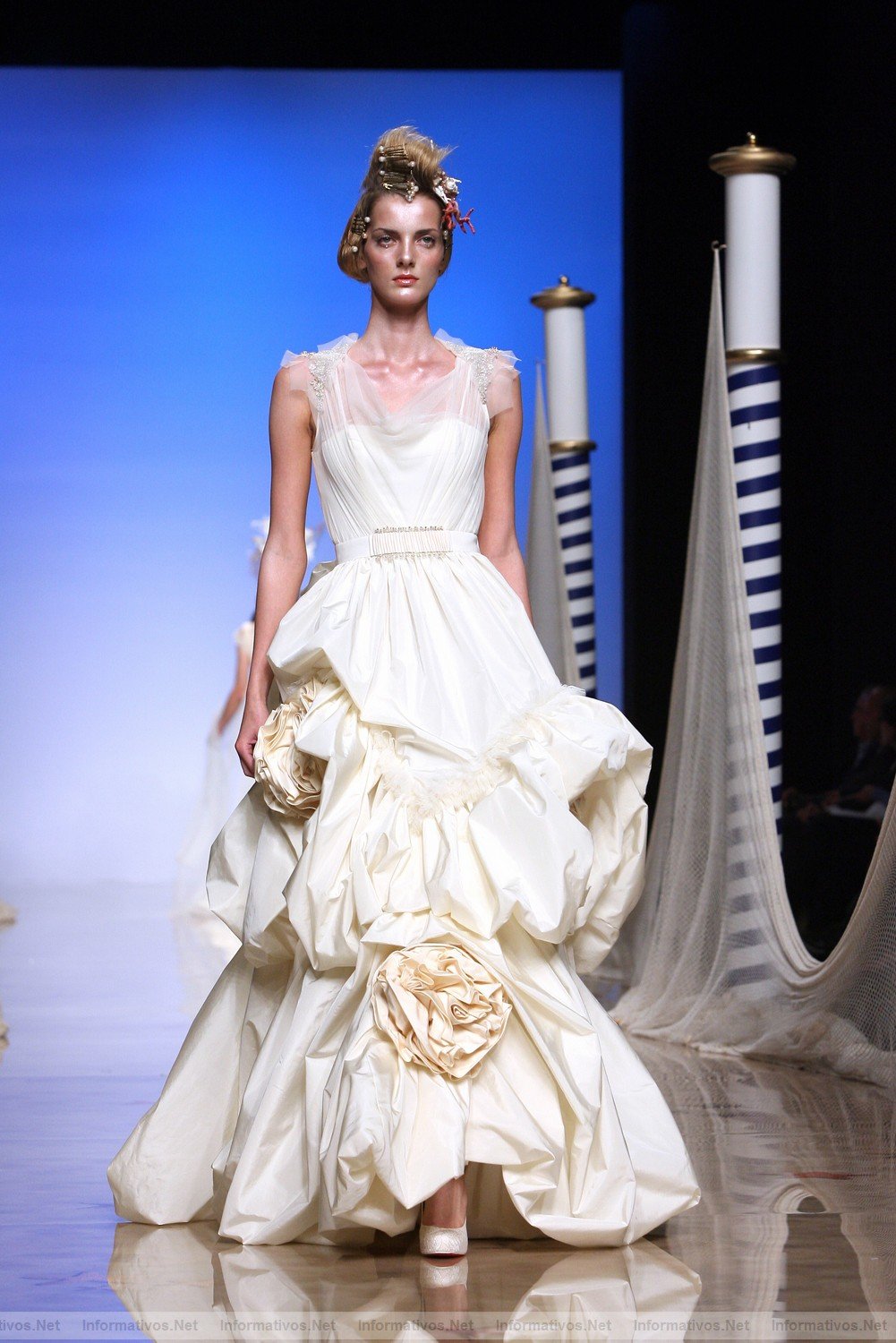 BCN10MAY011.- Barcelona Bridal Week - Victorio & Lucchino Coleccin 2012