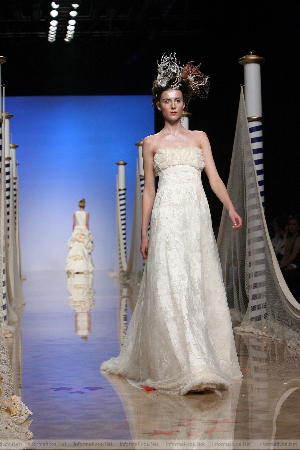 BCN10MAY011.- Barcelona Bridal Week - Victorio & Lucchino Coleccin 2012