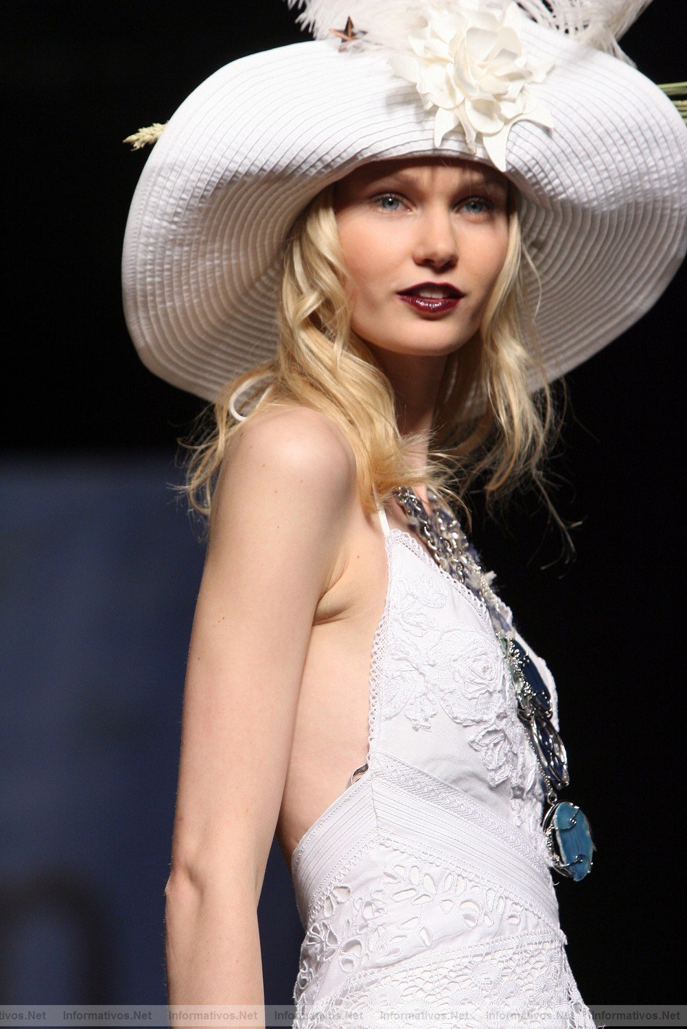 BCN11MAY011.- Barcelona Bridal Week -YolanCris Coleccin 2012