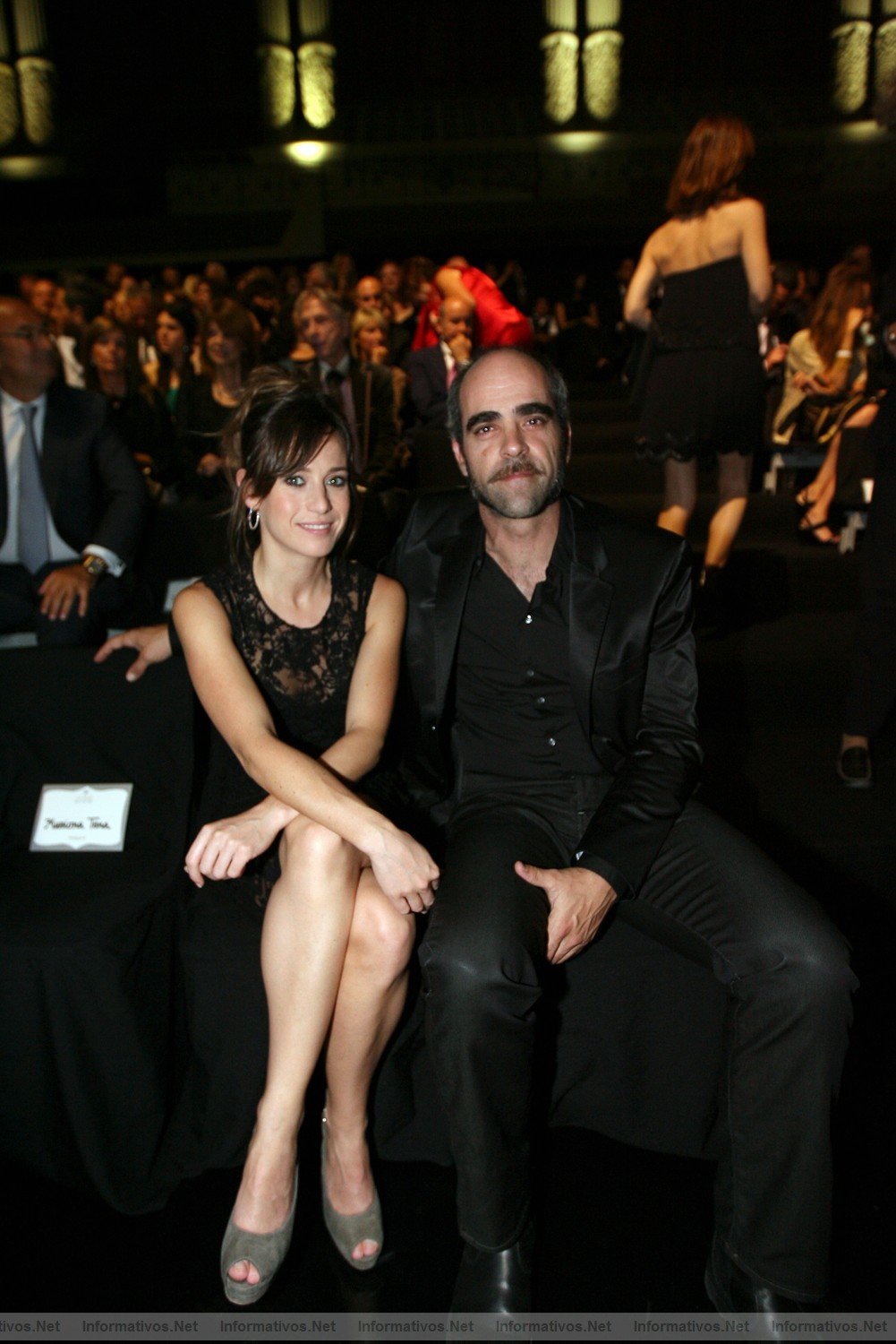 BCN13MAY011.- Barcelona Bridal Week - Pronovias Coleccin 2012: Lluis Tosar, acompaado de Marta