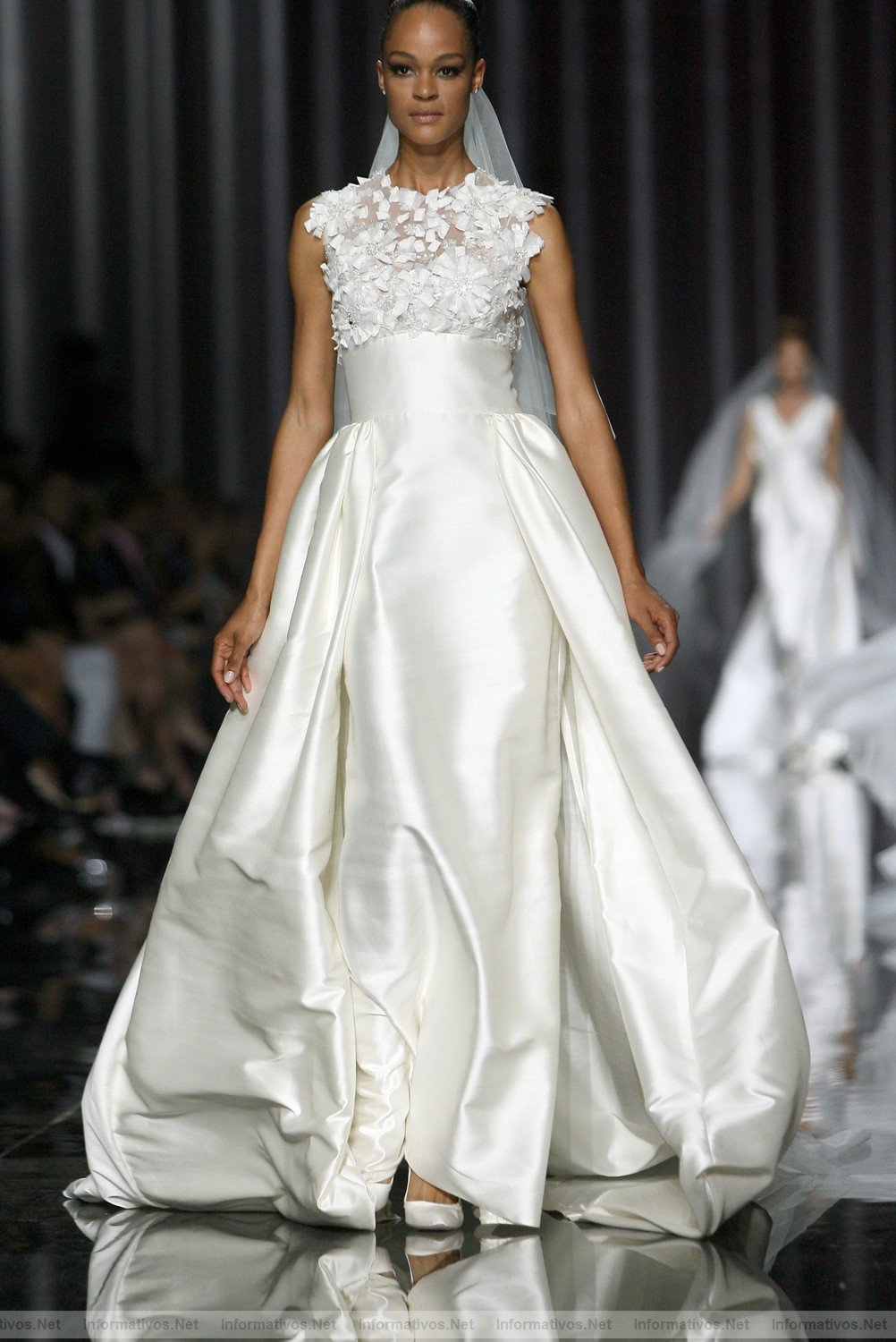 BCN13MAY011.- Barcelona Bridal Week - Pronovias Coleccin 2012 by Manuel Mota.