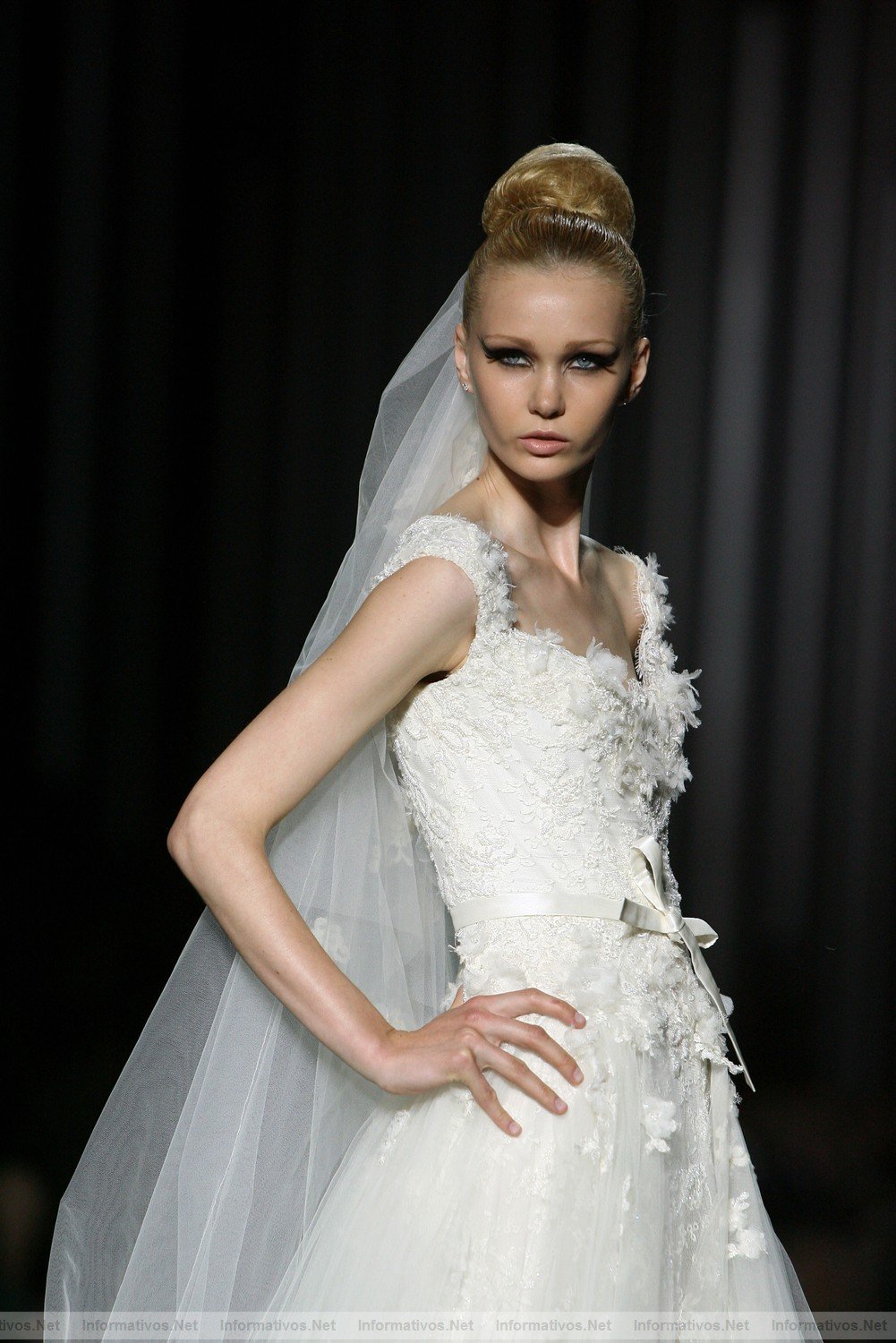 BCN13MAY011.- Barcelona Bridal Week - Pronovias Coleccin 2012 by Manuel Mota.
