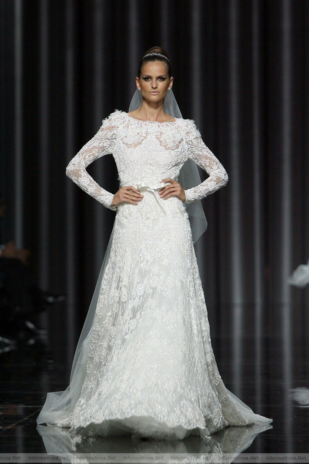 BCN13MAY011.- Barcelona Bridal Week - Pronovias Coleccin 2012 by Manuel Mota.