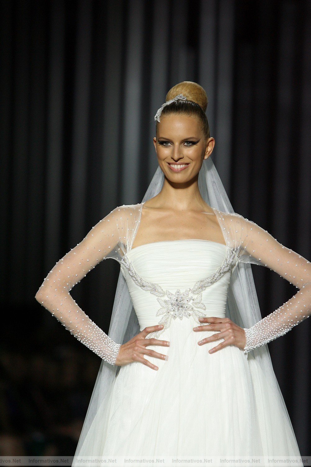 BCN13MAY011.- Barcelona Bridal Week - Pronovias Coleccin 2012 by Manuel Mota.