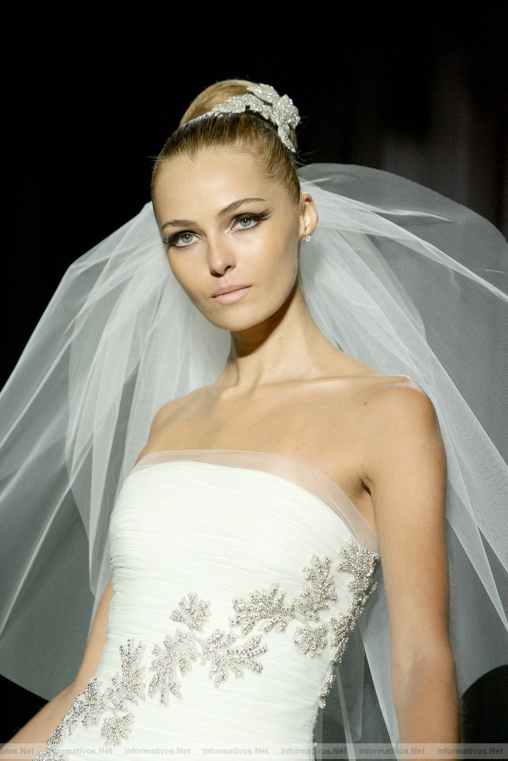 BCN13MAY011.- Barcelona Bridal Week - Pronovias Coleccin 2012 by Manuel Mota.
