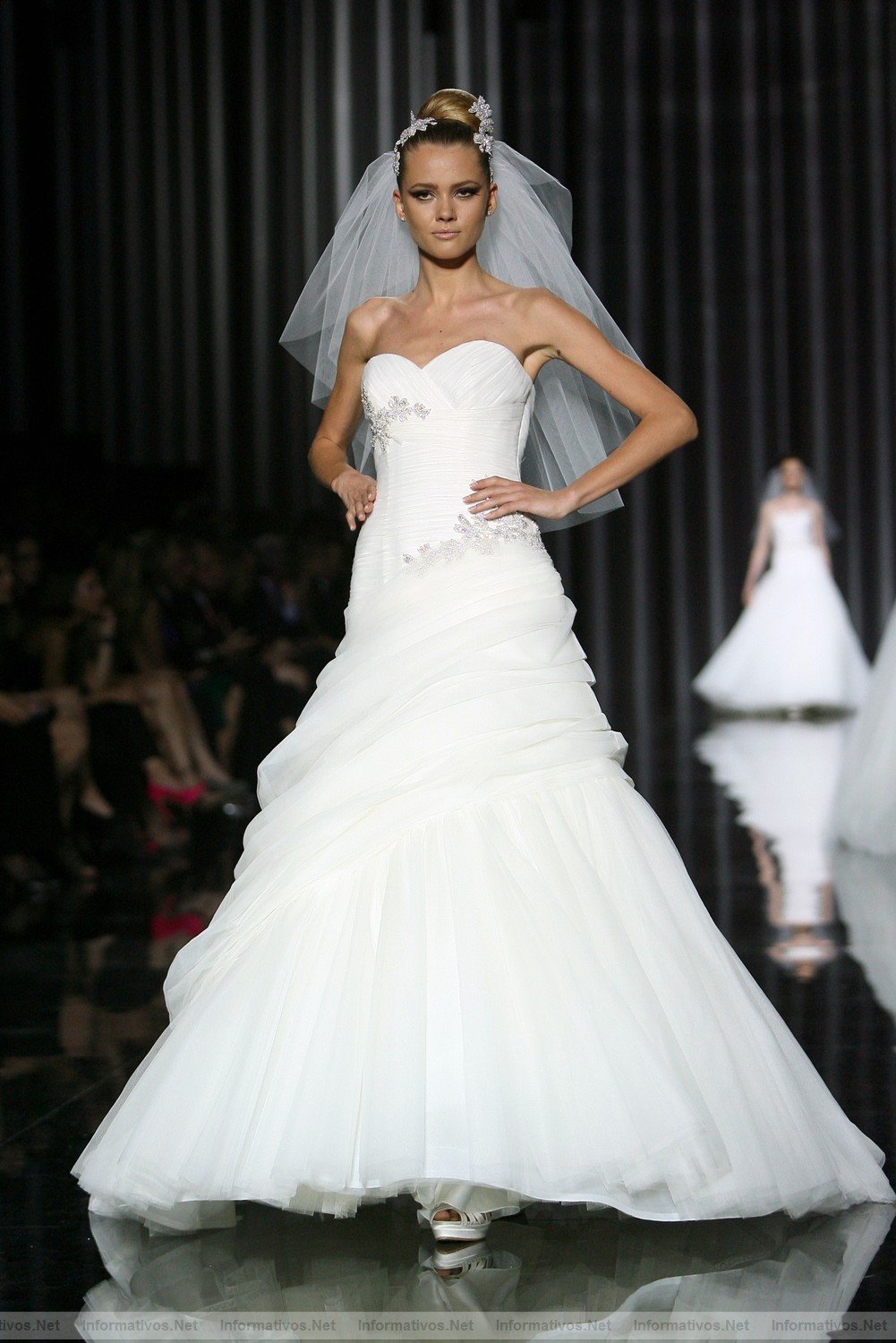 BCN13MAY011.- Barcelona Bridal Week - Pronovias Coleccin 2012 by Manuel Mota.