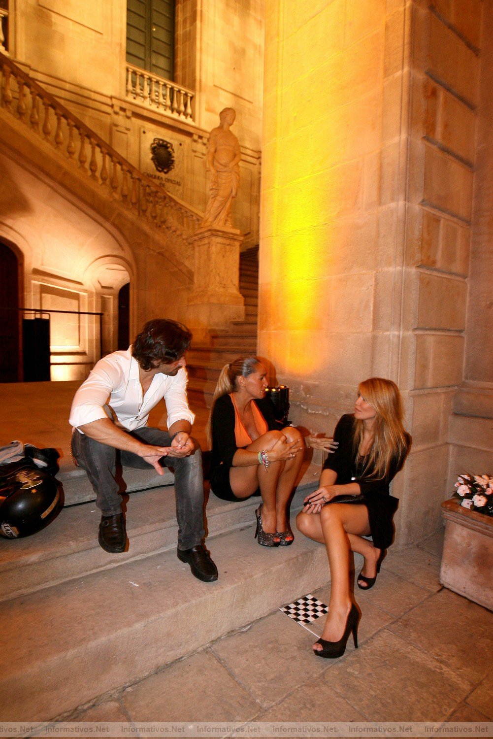 BCN19MAY011.- Fiesta Pirelli con motivo de la celebracin del Gran Premio de la F1 en Barcelona. Raquel Meroo (Drcha) con unos amigos