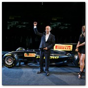 :: Pulse para Ampliar :: BCN19MAY011.- Fiesta Pirelli con motivo de la celebración del Gran Premio de la F1 en Barcelona. Antonio Lobato y Nira Juanco