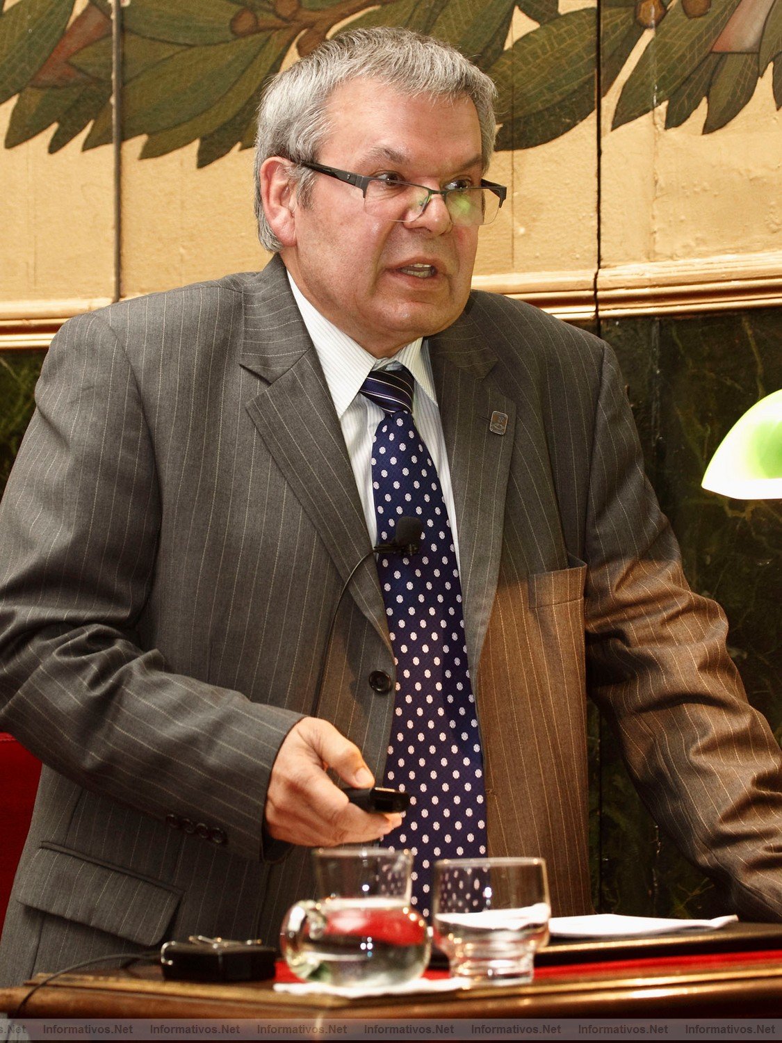 Dr Jos Cabo Soler, Catedrtico de Bioqumica y Biologa Molecular en la Universidad de Valencia y miembro del Consejo Cientfico del Instituto Danone