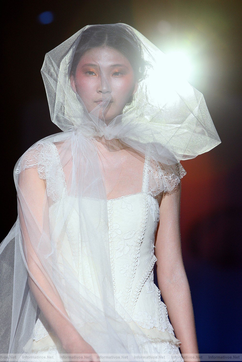 BCN12MAY011.- Gaud Novias - Barcelona Bridal Week: Coleccin IR de Bund, por Ivonne Ruz