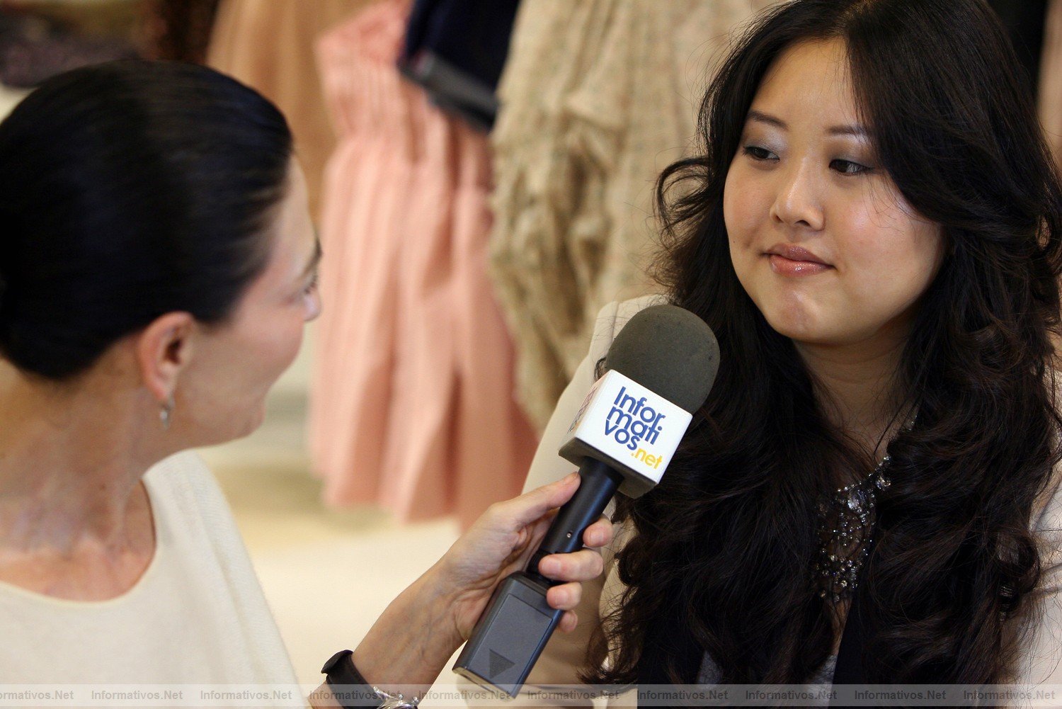 BCN3JUN011.- Forever 21 inaugura su primer espacio en el Centro Comercial La Maquinista de Barcelona. Linda Chang, directora de marqueting de la marca