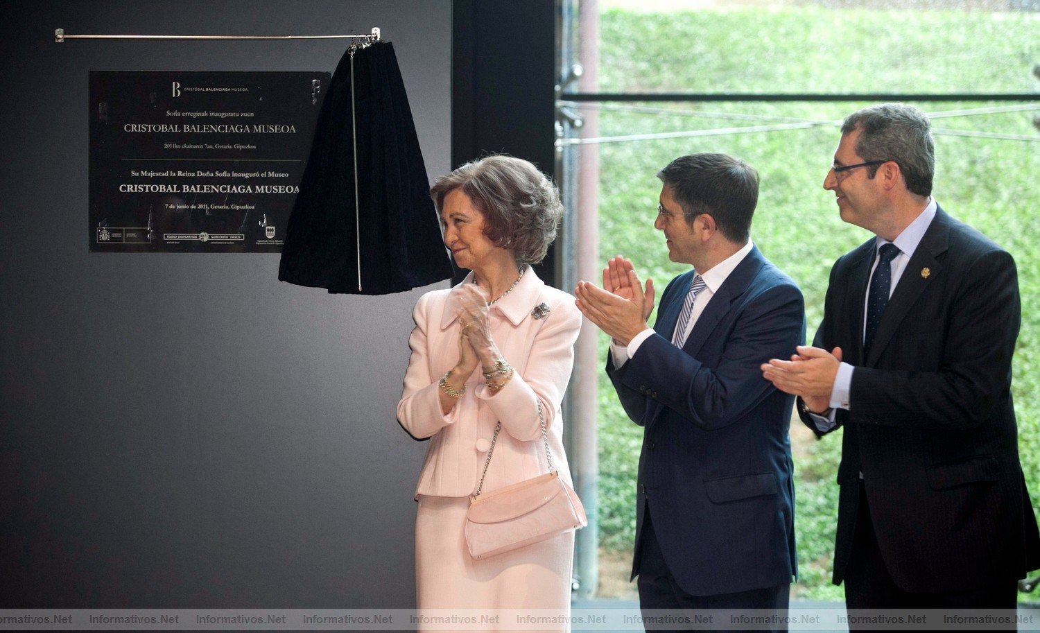Getaria, 7 de junio de 2011. Inauguración Cristobal Balenciaga Museoa: Descubrimiento de placa Cristobal Balenciaga Museoa