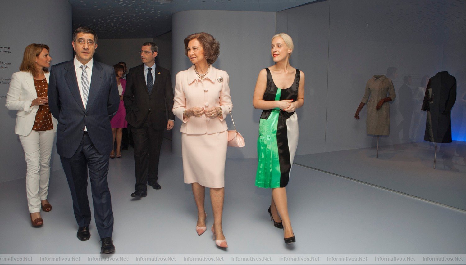 Getaria, 7 de junio de 2011. Inauguraci�n Cristobal Balenciaga Museoa: la Presidenta del Parlamento Vasco, Arantza Quiroga, Patxi Lopez, SM la Reina, Miren Arzalluz