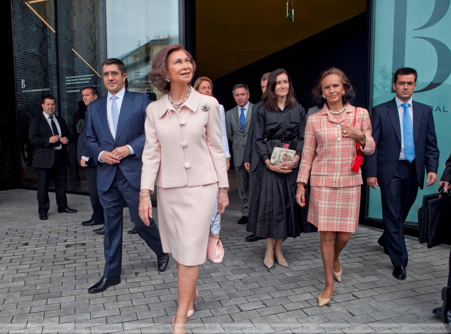 Getaria, 7 de junio de 2011. Inauguracin Cristobal Balenciaga Museoa: Salida del mueso de Su Majestad la Reina Da Sofa