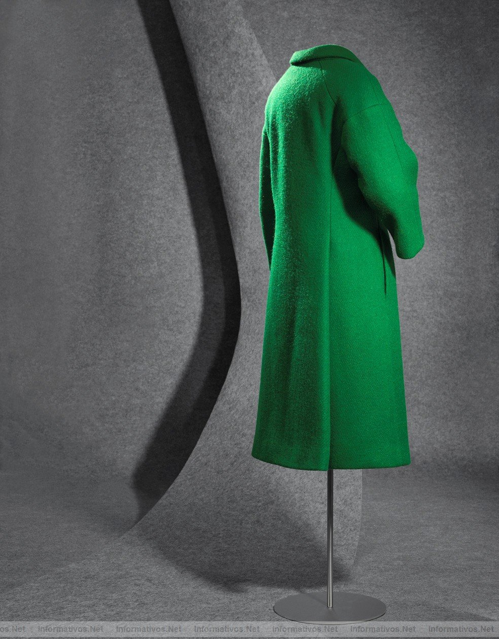 Getaria, 7 de junio de 2011. Inauguraci�n Cristobal Balenciaga Museoa: Balenciaga, Par�s, 1964.- Abrigo sarga de lana batanada verde