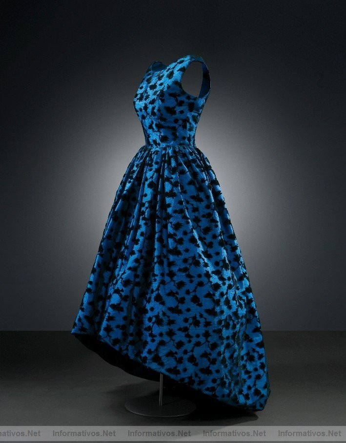 Getaria, 7 de junio de 2011. Inauguracin Cristobal Balenciaga Museoa:  Balenciaga Pars, 1957.- Vestido de noche