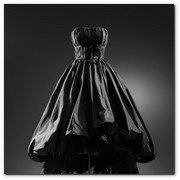 :: Pulse para Ampliar :: Getaria, 7 de junio de 2011. Inauguración Cristobal Balenciaga Museoa:  Balenciaga París, 1952.- Vestido de noche en tafetán de seda negro. Perteneció a doña Niki Stifel.