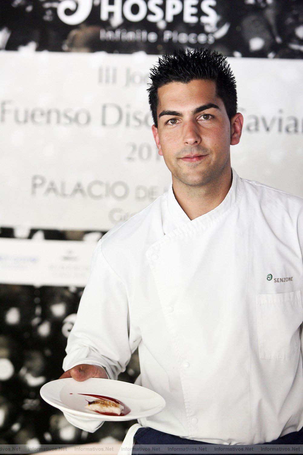 Granada, 9JUN011.- Show Cooking en las  III Jornadas sobre el Caviar (Fuenso Discover Caviar) en el  Hospes Los Patos de Granada. El chef del hotel, Javier Prez, elabor una sofisticada presentacin de carne de esturin envuelta en una fina loncha de panceta ibrica, atemperada sin llegar a gratinar, servida con un salmorejo de cereza (sustituyendo al tradicional tomate).