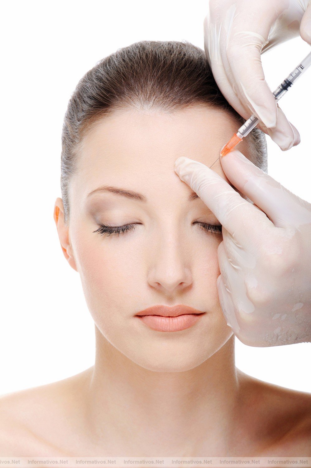 Con el paso de los aos la piel del rostro pierde elasticidad y aparecen las primeras arrugas  y la prdida de tersura del valo facial. El  Dr. Junco recomienda el lipofilling facial para  eliminar la flacidez ligera y reponer volumen sin peligro de rechazo, ya que los tejidos  injertados son de la propia persona.