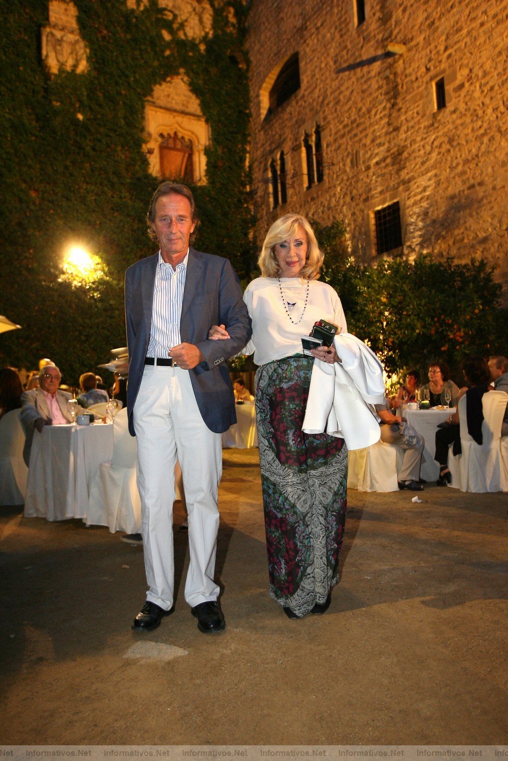 Canet de Mar, 20SAGO011.- XIII Festival Clsico del Castillo de Santa Florentina. Carlos Hartmann de Capmany, organizador del Festival con su madre, Mara Teresa de Capmany.