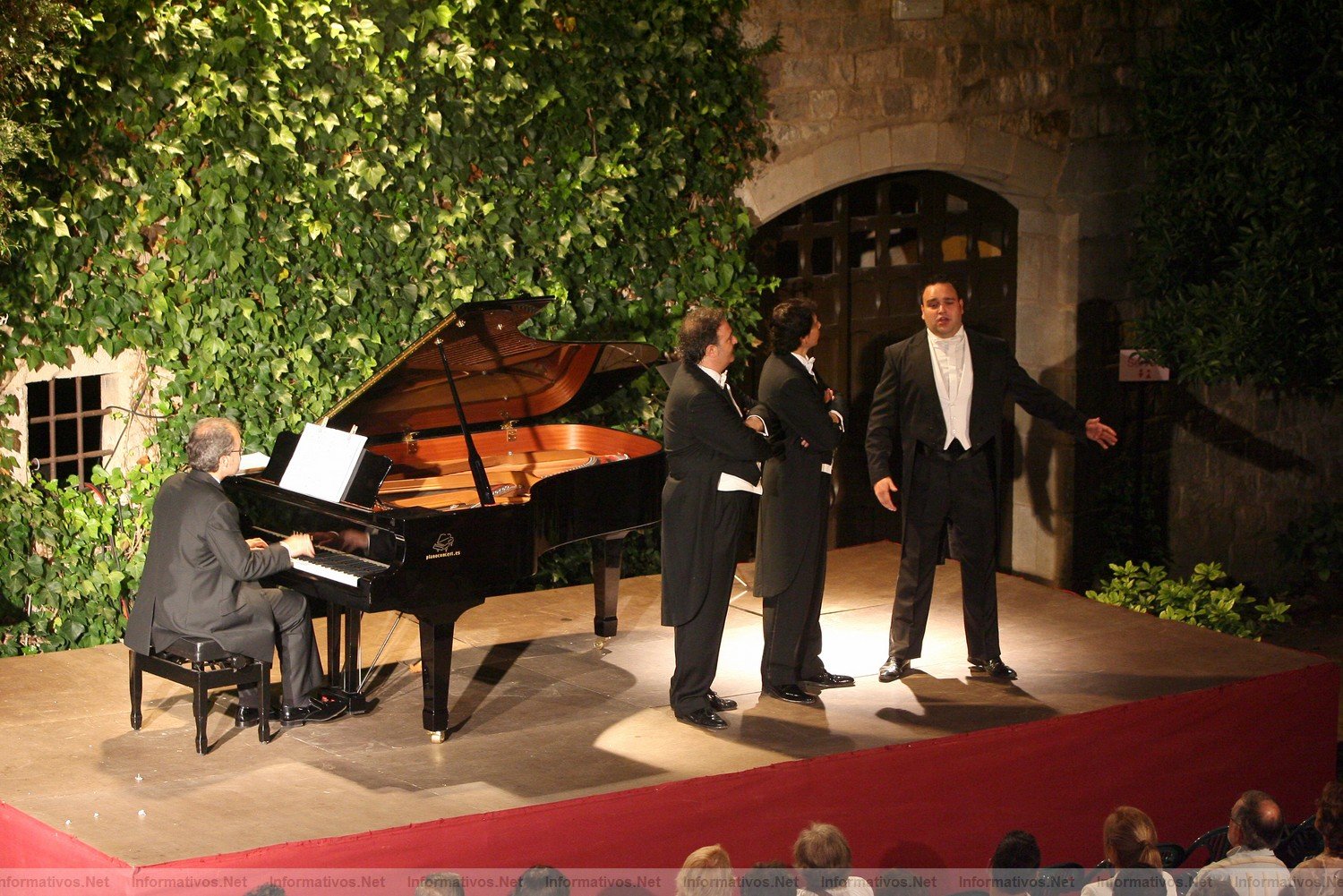 Canet de Mar, 20SAGO011.- XIII Festival Clsico del Castillo de Santa Florentina. Actuacin conjunta de los tres tenores: Ricardo Bernal, Josep Fad y Sergio Escobar, acompaados al piano por Ricardo Estrada