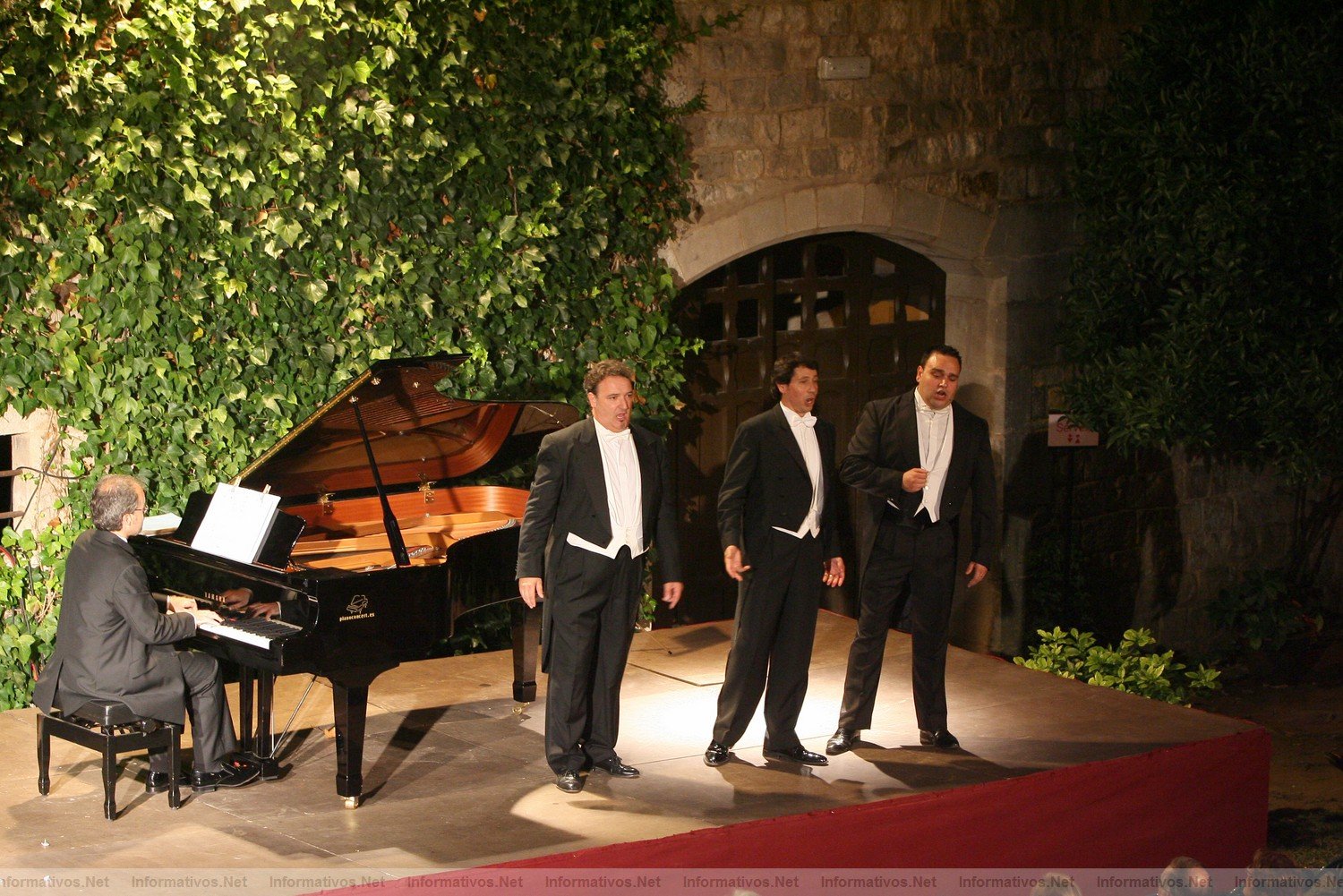 Canet de Mar, 20SAGO011.- XIII Festival Clsico del Castillo de Santa Florentina. Actuacin conjunta de los tres tenores: Ricardo Bernal, Josep Fad y Sergio Escobar, acompaados al piano por Ricardo Estrada