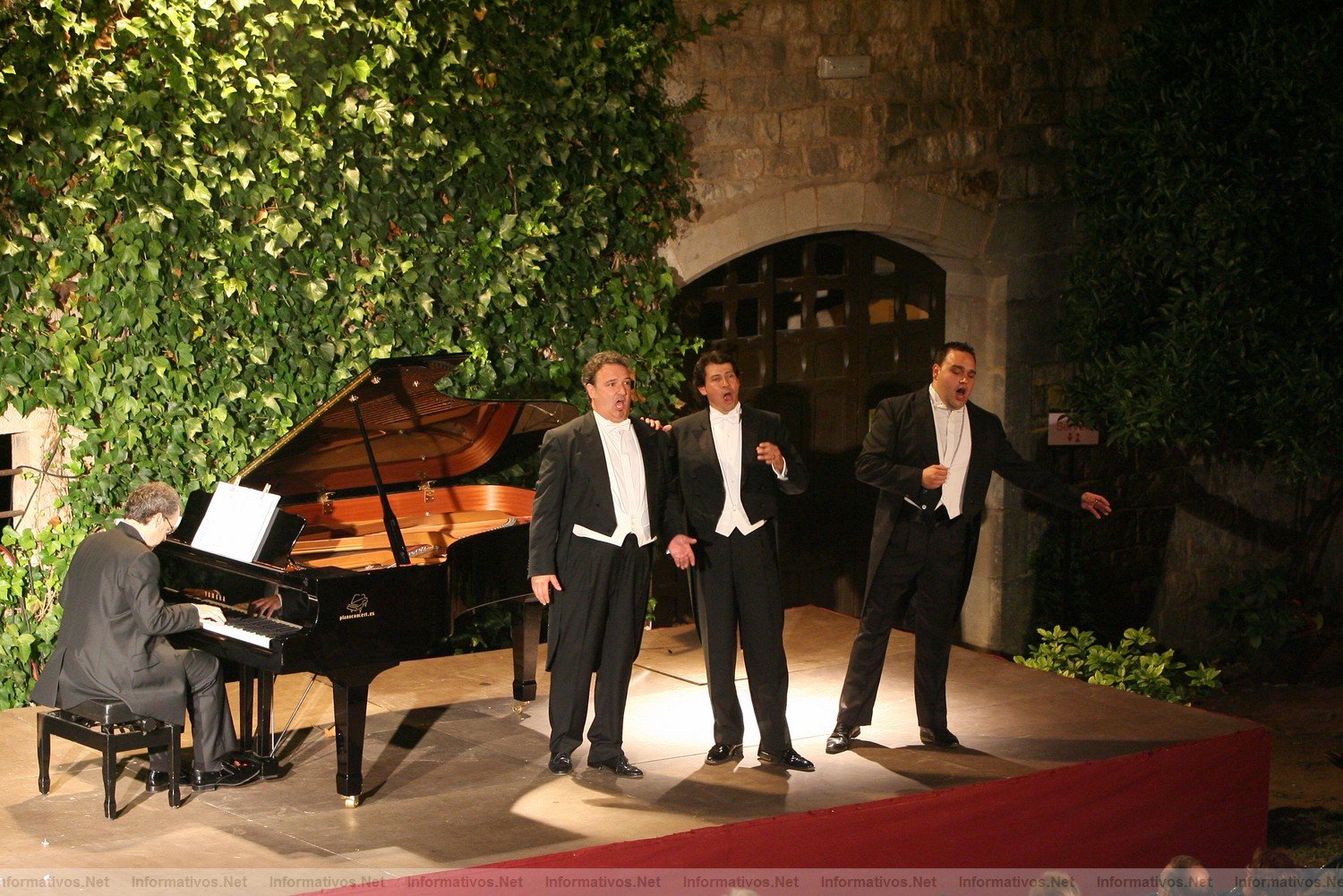 Canet de Mar, 20SAGO011.- XIII Festival Clsico del Castillo de Santa Florentina. Actuacin conjunta de los tres tenores: Ricardo Bernal, Josep Fad y Sergio Escobar, acompaados al piano por Ricardo Estrada