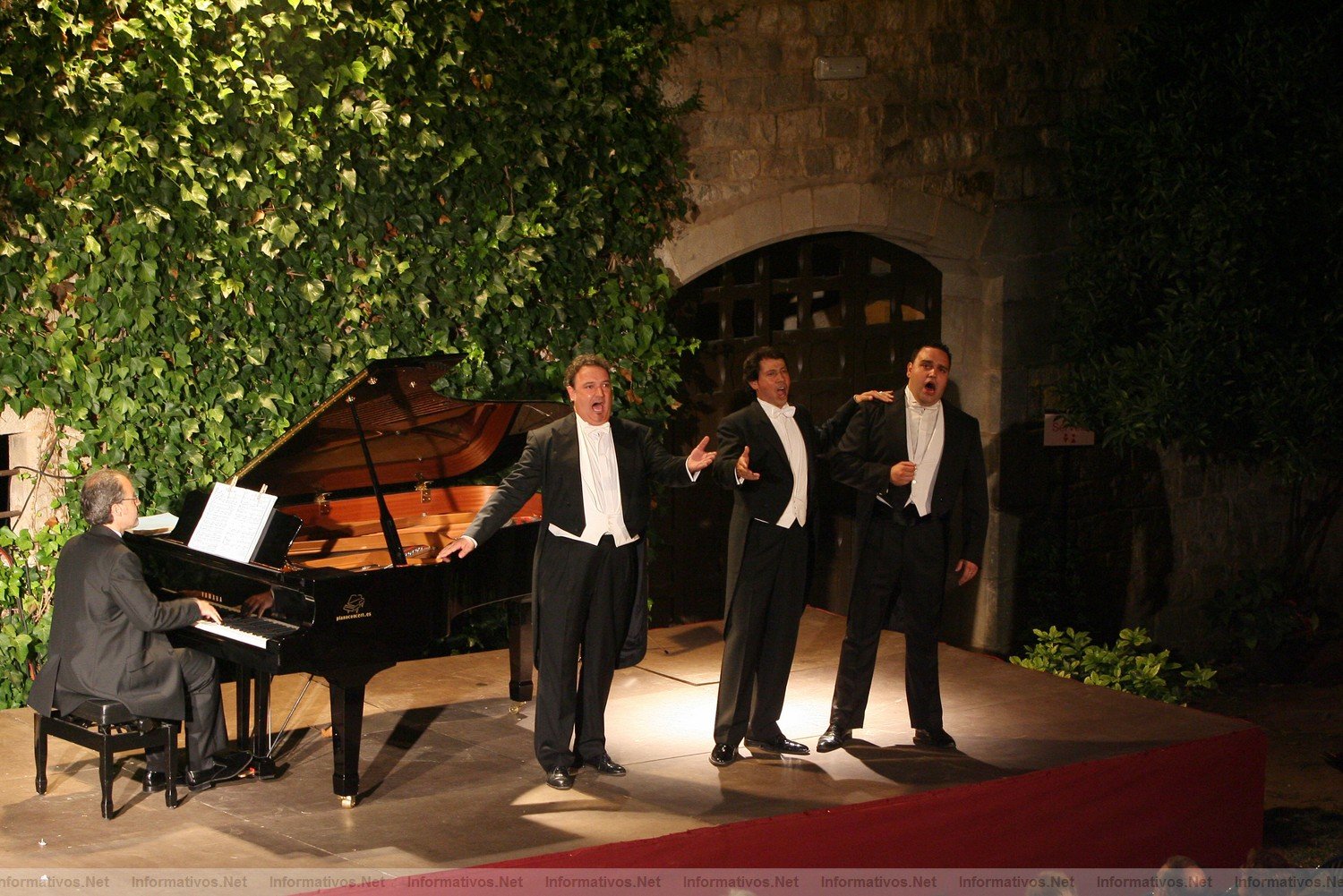 Canet de Mar, 20SAGO011.- XIII Festival Clsico del Castillo de Santa Florentina. Actuacin conjunta de los tres tenores: Ricardo Bernal, Josep Fad y Sergio Escobar, acompaados al piano por Ricardo Estrada