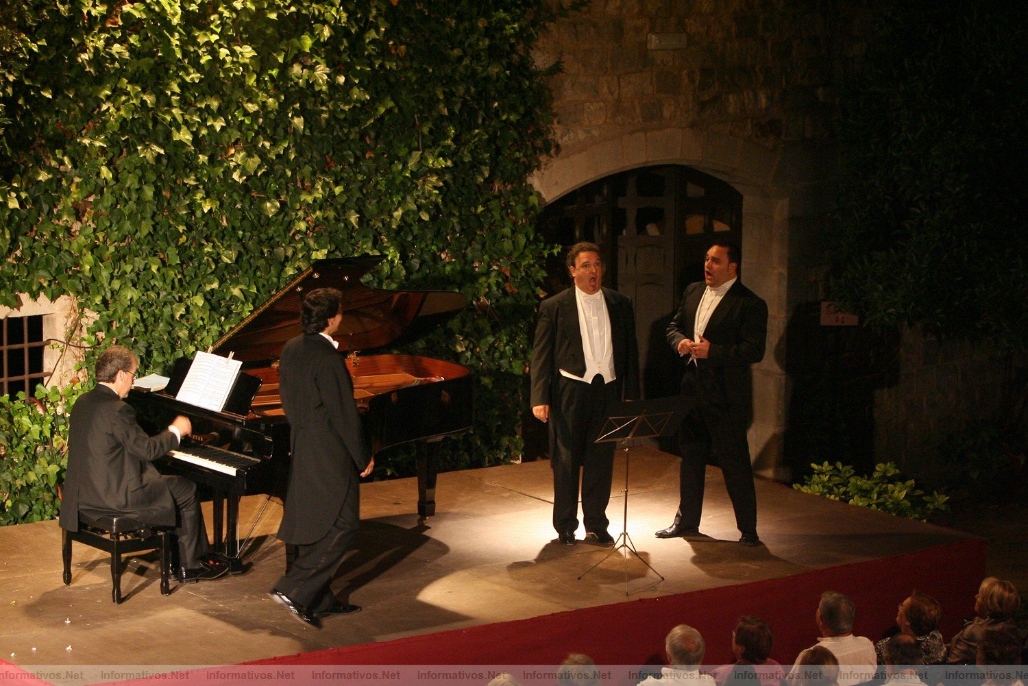 Canet de Mar, 20SAGO011.- XIII Festival Clsico del Castillo de Santa Florentina. Actuacin conjunta de los tres tenores: Ricardo Bernal, Josep Fad y Sergio Escobar, acompaados al piano por Ricardo Estrada