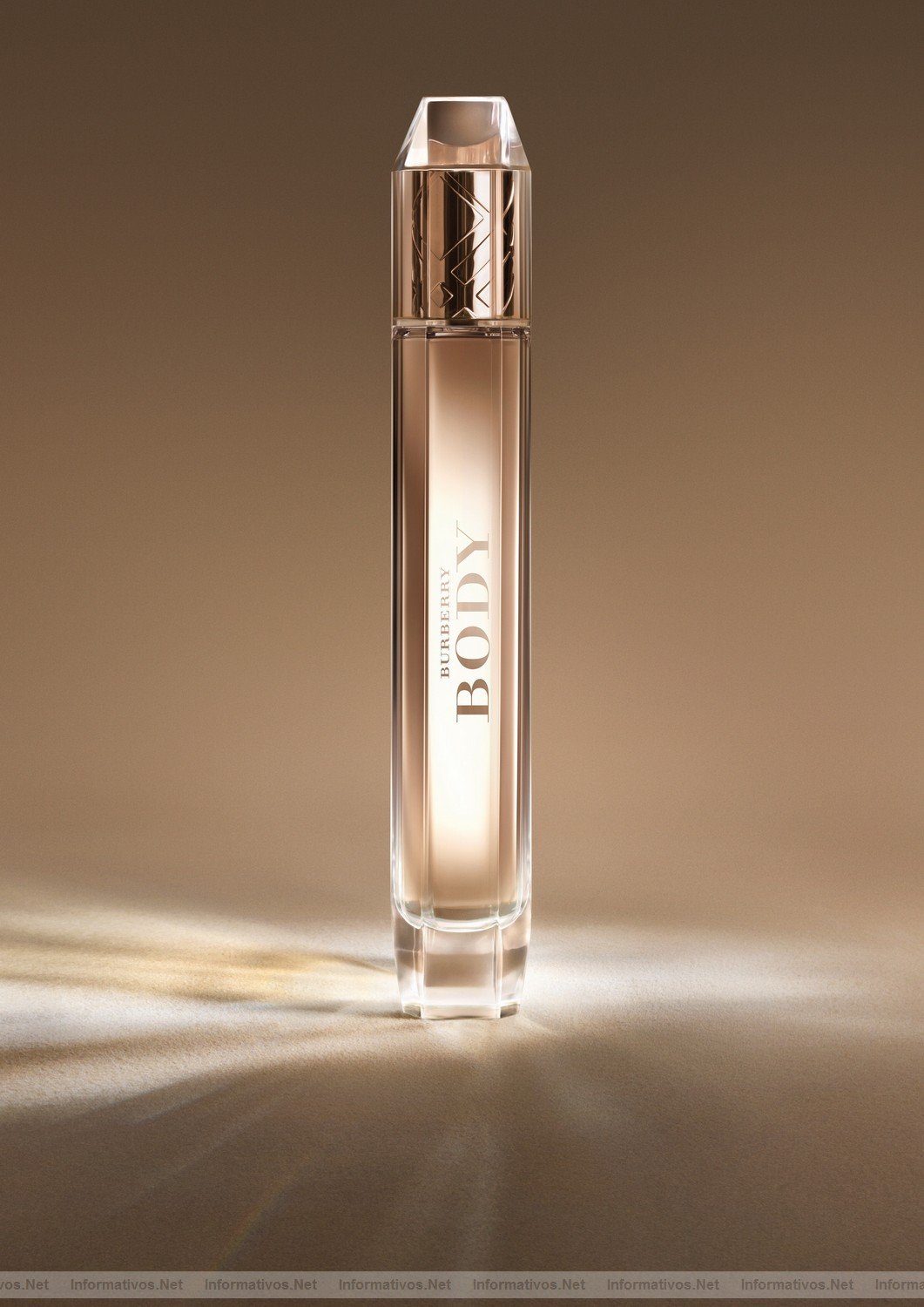 SEP011.- Rosie Huntington-Whiteley protagonista del lanzamiento del nuevo perfume de Burberry