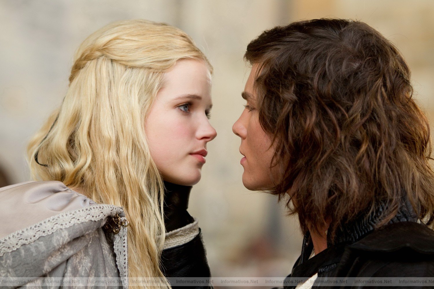 Los tres mosqueteros: estreno en España el 30 de Septiembre. (L-R) GABRIELLA WILDE and LOGAN LERMAN star in THE THREE MUSKETEERS 3D. 