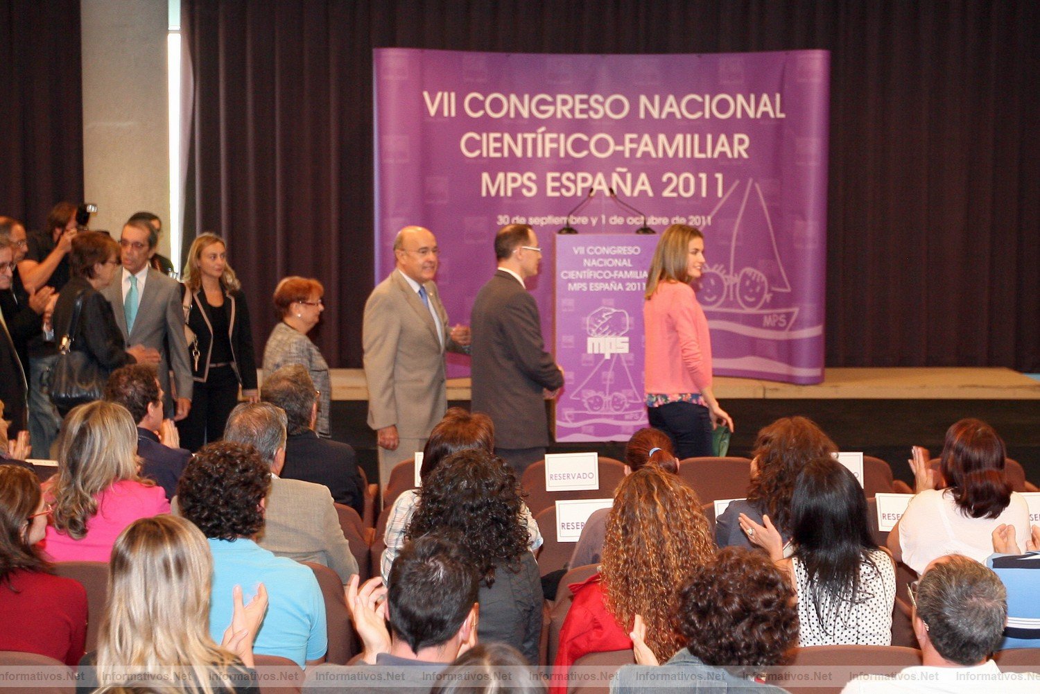 Bellaterra,BCN01OC011.- VII Congreso Nacional Científico-Familiar de MPS  SAR Dña. Letizia Ortiz en su llegada