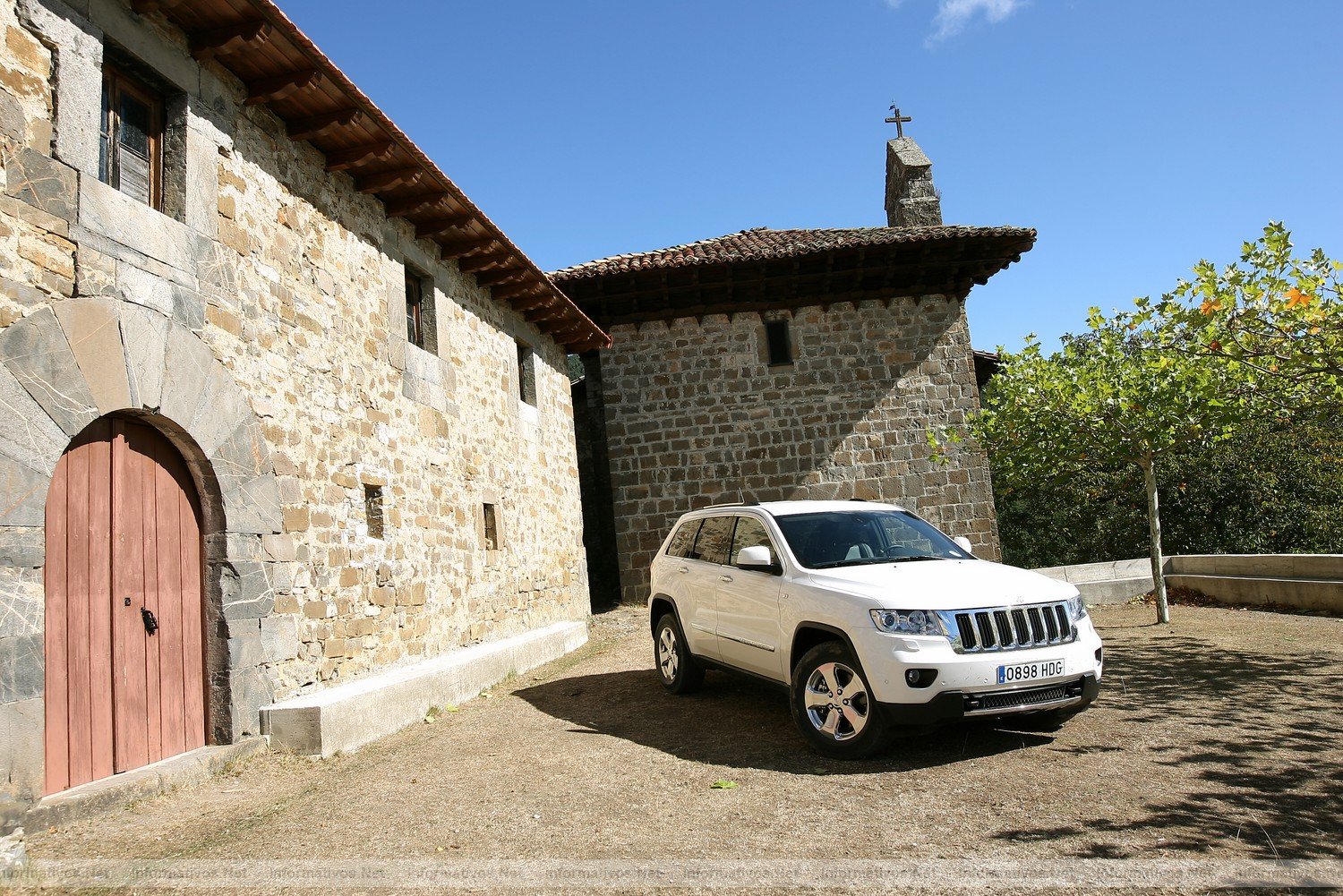 Valle de Hecho-HU/OCT011.- Prueba dinámica del Jeep Grand Cherokee