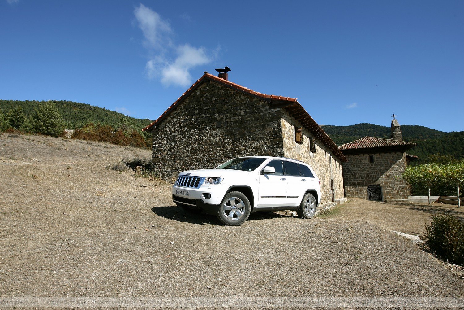 Valle de Hecho-HU/OCT011.- Prueba dinámica del Jeep Grand Cherokee