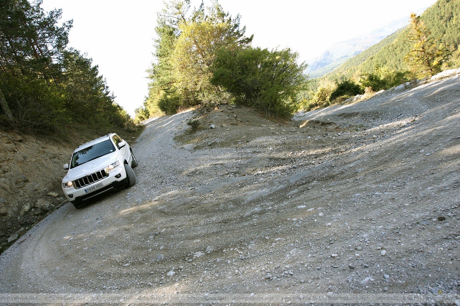 Valle de Hecho-HU/OCT011.- Prueba dinámica del Jeep Grand Cherokee