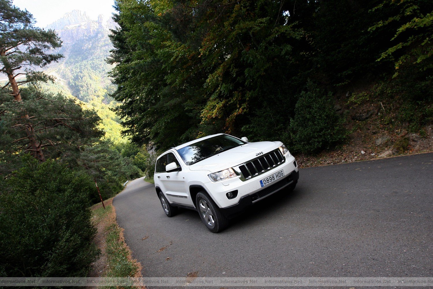 Valle de Hecho-HU/OCT011.- Prueba dinámica del Jeep Grand Cherokee