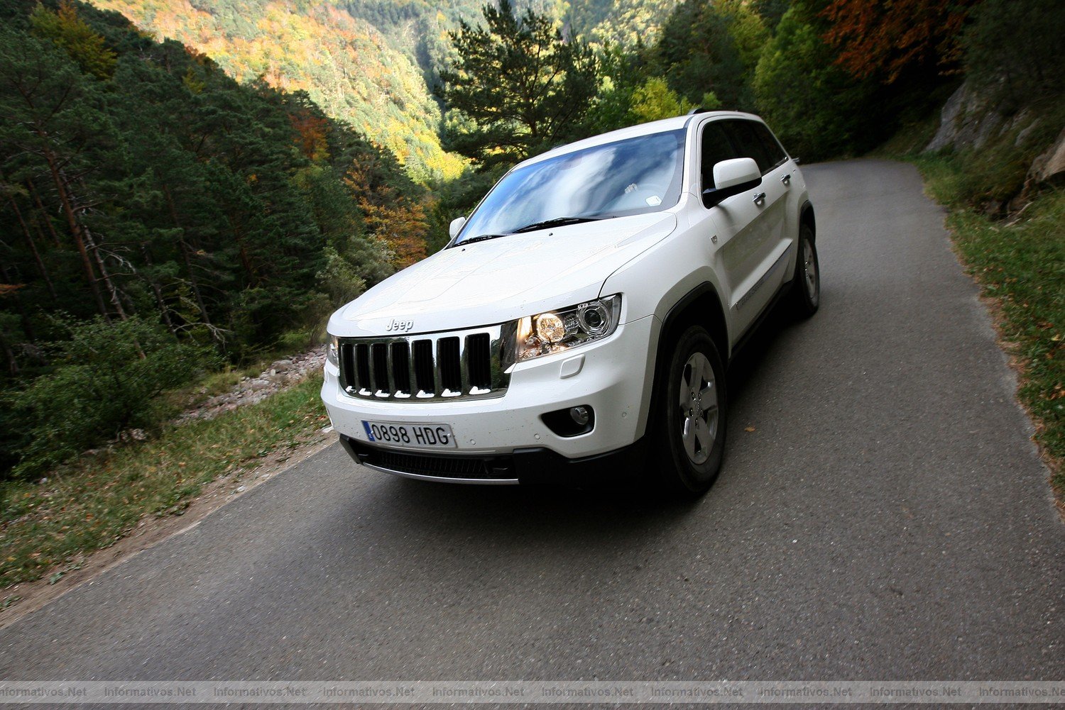 Valle de Hecho-HU/OCT011.- Prueba dinámica del Jeep Grand Cherokee