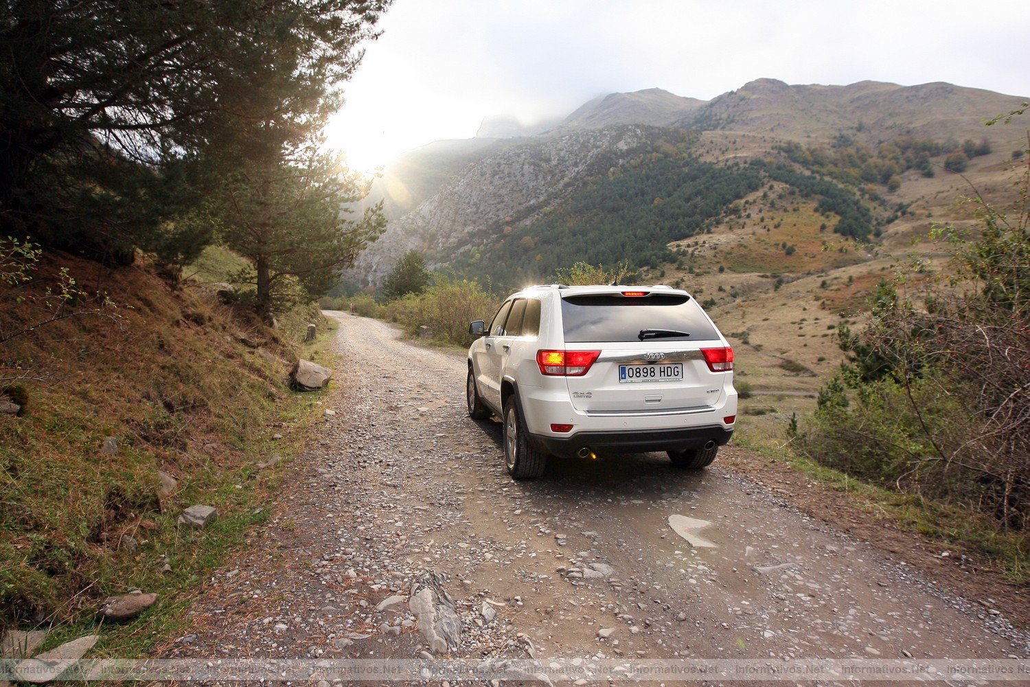 Valle de Hecho-HU/OCT011.- Prueba dinámica del Jeep Grand Cherokee