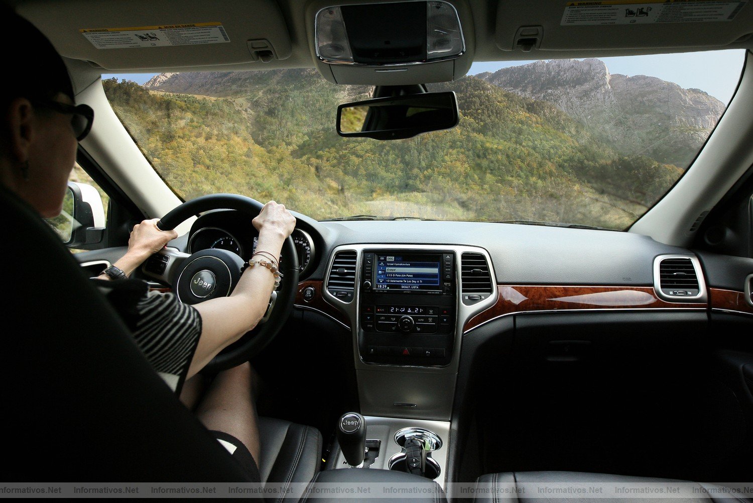 Valle de Hecho-HU/OCT011.- Prueba dinámica del Jeep Grand Cherokee