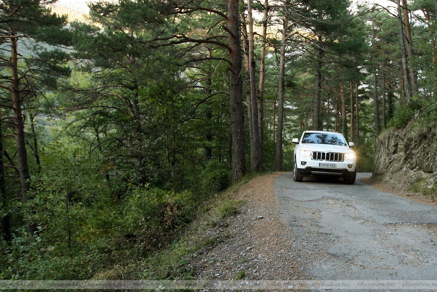 Valle de Hecho-HU/OCT011.- Prueba dinámica del Jeep Grand Cherokee