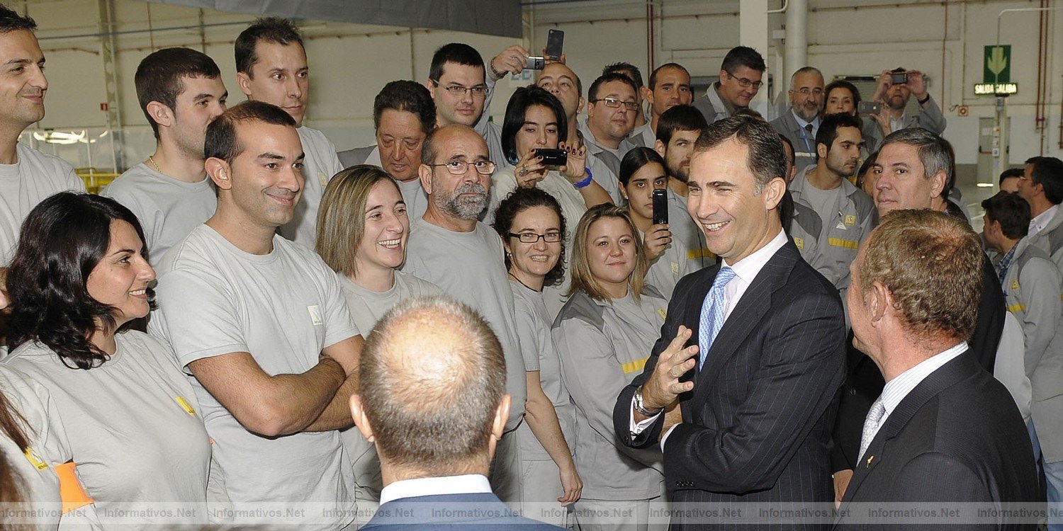 17OCT011.- Su Alteza Real el Príncipe de Asturias inaugura la fábrica de Twizy en Valladolid
