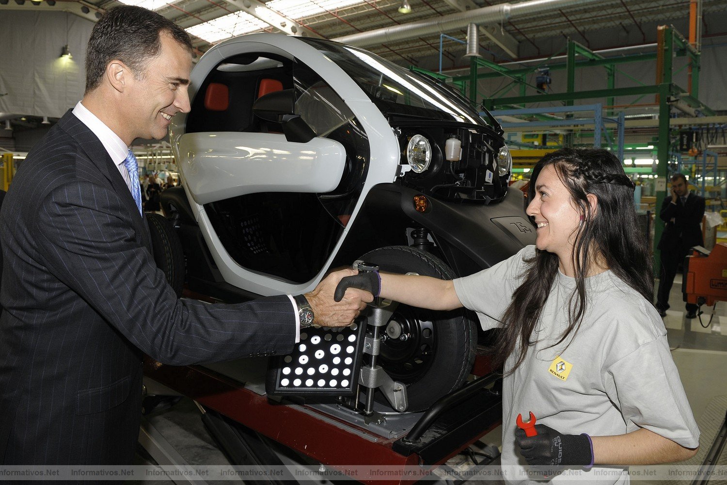 17OCT011.- Su Alteza Real el Príncipe de Asturias inaugura la fábrica de Twizy en Valladolid