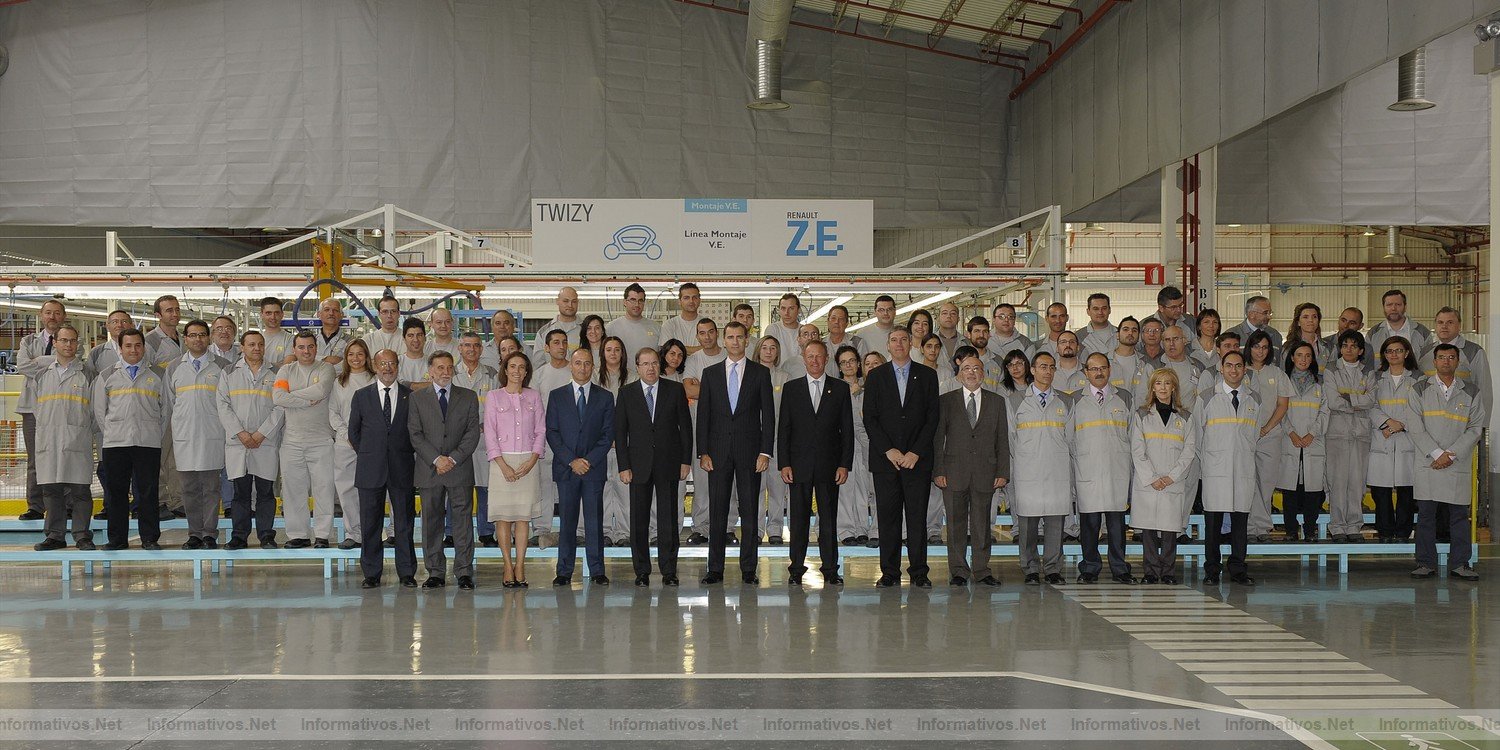 17OCT011.- Su Alteza Real el Príncipe de Asturias inaugura la fábrica de Twizy en Valladolid
