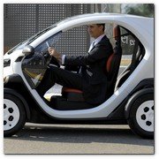 :: Pulse para Ampliar :: 17OCT011.- Su Alteza Real el Príncipe de Asturias inaugura la fábrica de Twizy en Valladolid