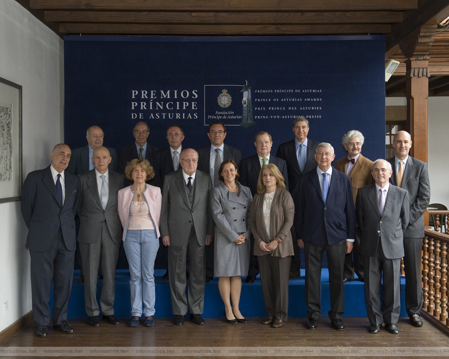 Foto de familia del jurado del Premio Príncipe de Asturias de Ciencias Sociales 2011