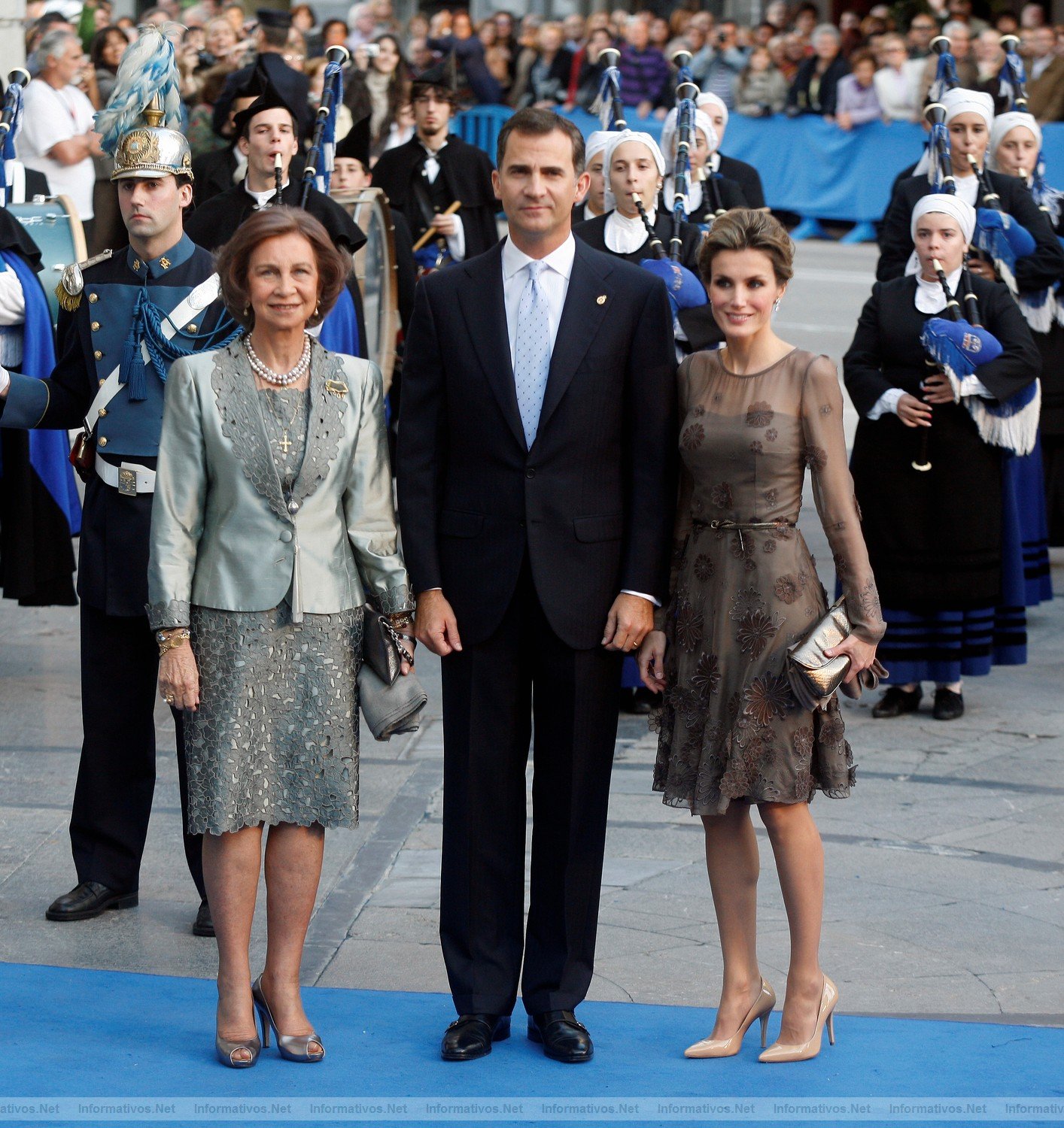 Llegada de SM la Reina Dña. Sofía con los Príncipes de Asturias, D. Felipe y Dña. Letizia, a los Premios Príncipe de Asturias