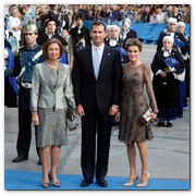 :: Pulse para Ampliar :: Llegada de SM la Reina Dña. Sofía con los Príncipes de Asturias, D. Felipe y Dña. Letizia, a los Premios Príncipe de Asturias