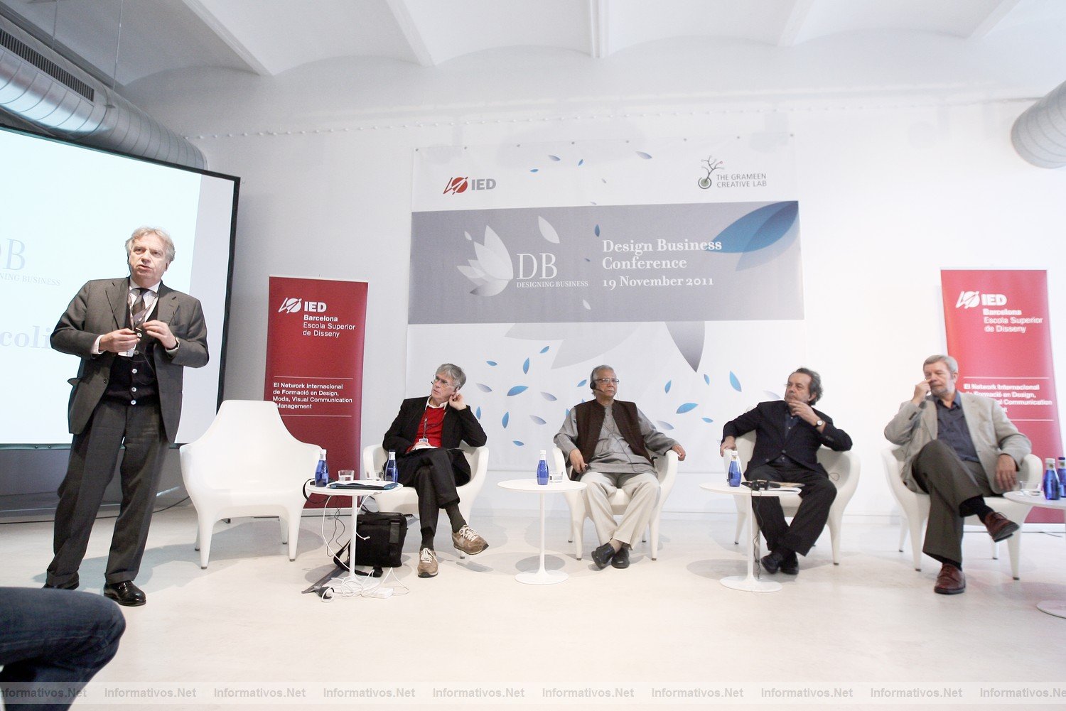 BCN19NOV011.- Design Business Conference en el IED Barcelona. Carlo Forcolini (Administrador Delegado IED); Derrick de Kerckhove (sociólogo); Muhammad Yunus(Premio Nobel de la Paz); Francisco Jarauta (filósofo); Richard Buchanan Doctor en Filosofía. Profesor de diseño.